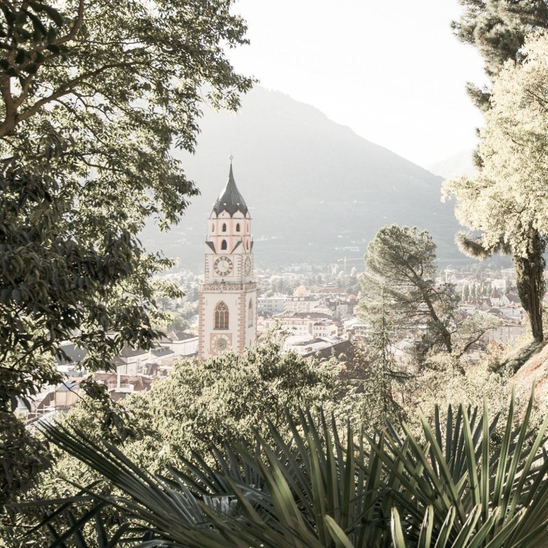 MERANO AND ITS SURROUNDINGS